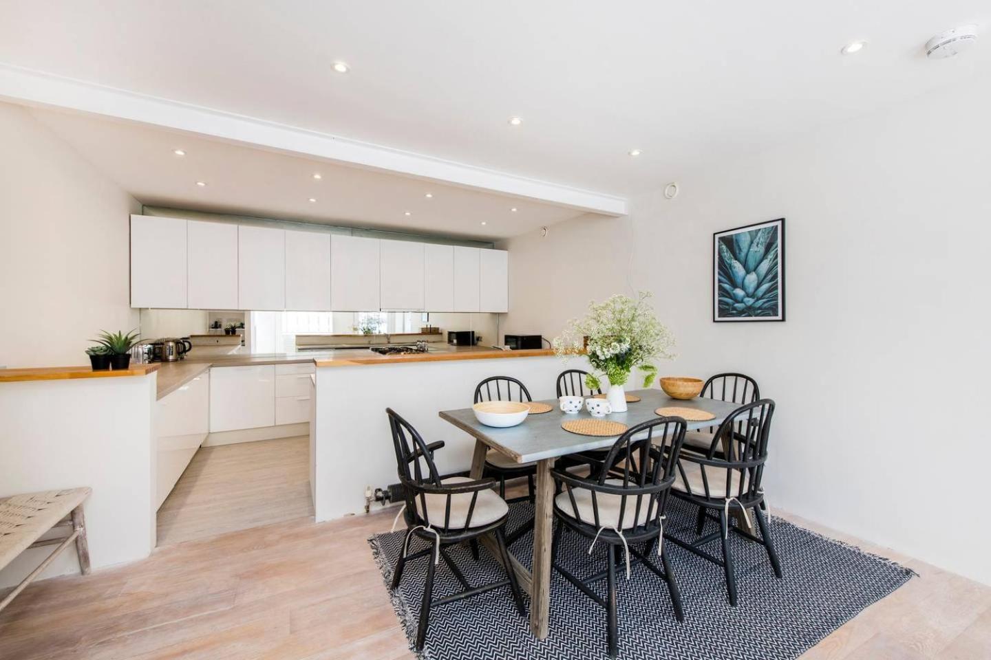 Divine 3 Bed House In Battersea Londra
