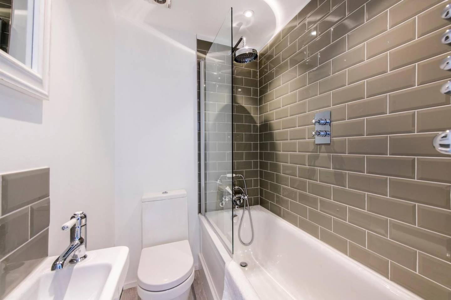 Divine 3 Bed House In Battersea Londra