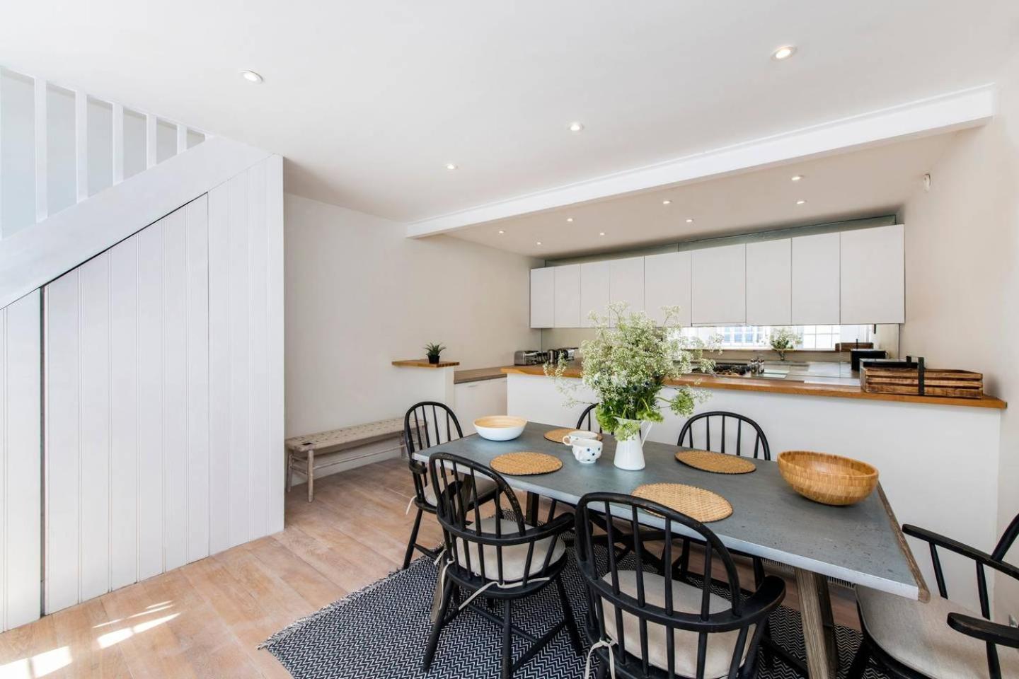 Divine 3 Bed House In Battersea Londra